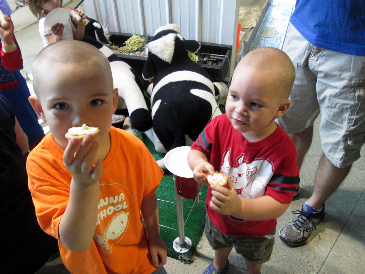 Children making butter and learning where their food comes from at the Childrens Museum of Southern Minnesota