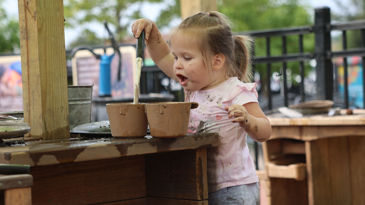 Mud Kitchen nature based play outdoor activity for kids in Mankato Childrens Museum of Southern Minnesota