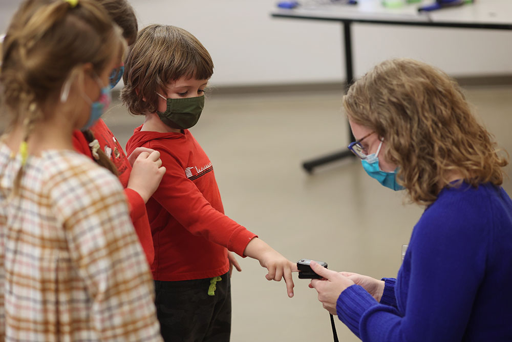 CMSM and MCHS pulse oximeter career exploration programming in Mankato