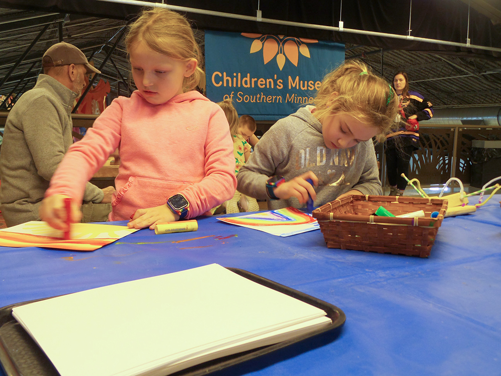 Create art at the Childrens Museum during the Mankato Art Crawl